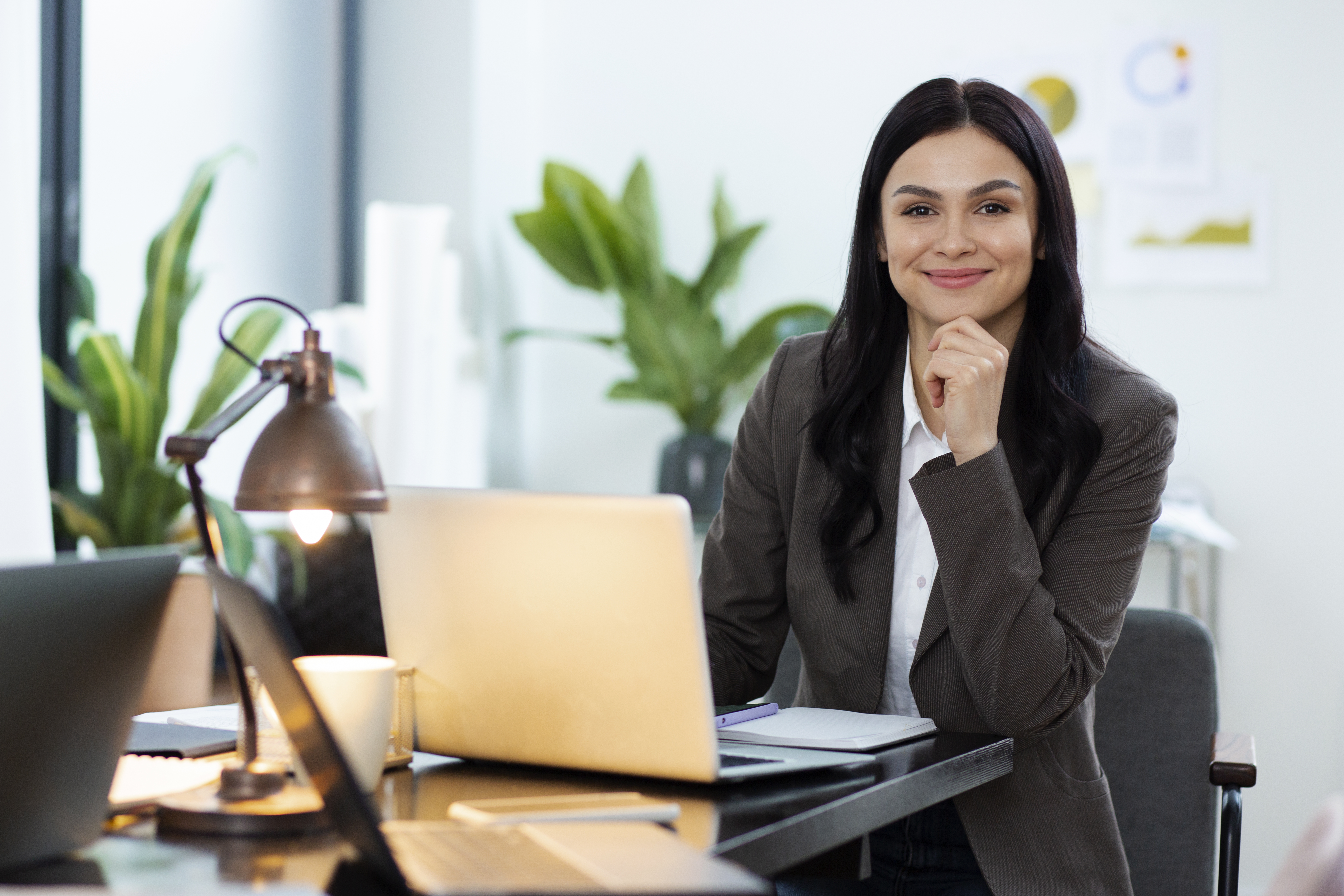 Mujer Sonriente Trabajo Plano Medio